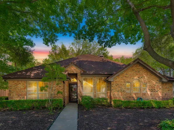 3802 Bluegrass Dr, Grand Prairie, TX 75052