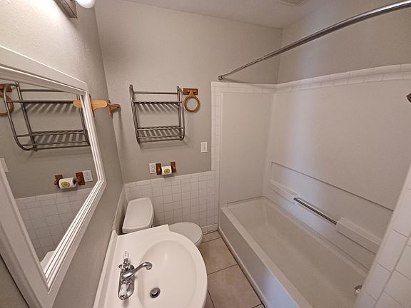2nd image of 124 W Mistletoe Ave APT 3