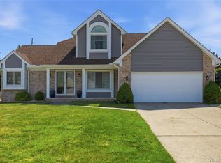18488 Manor Ln, Livonia, MI 48152