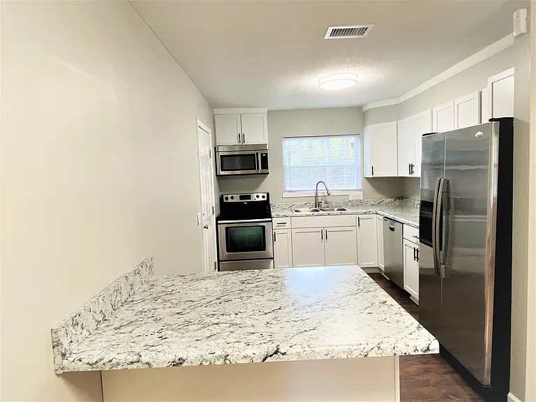 503 Forest St — Photo 8