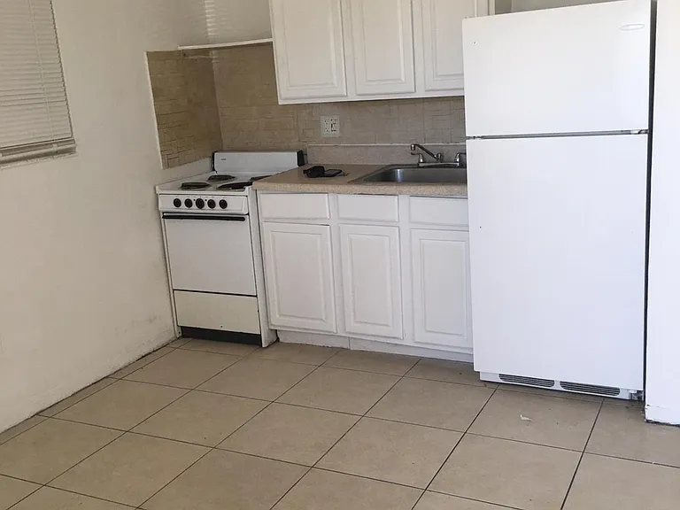 101 NW 29th Ave #4 — Photo 11