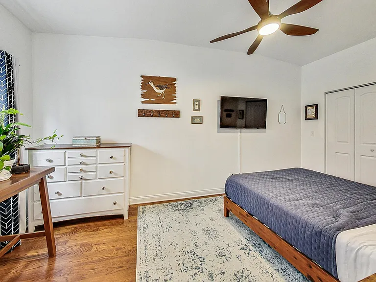 1818 W Superior St #2R — Photo 17
