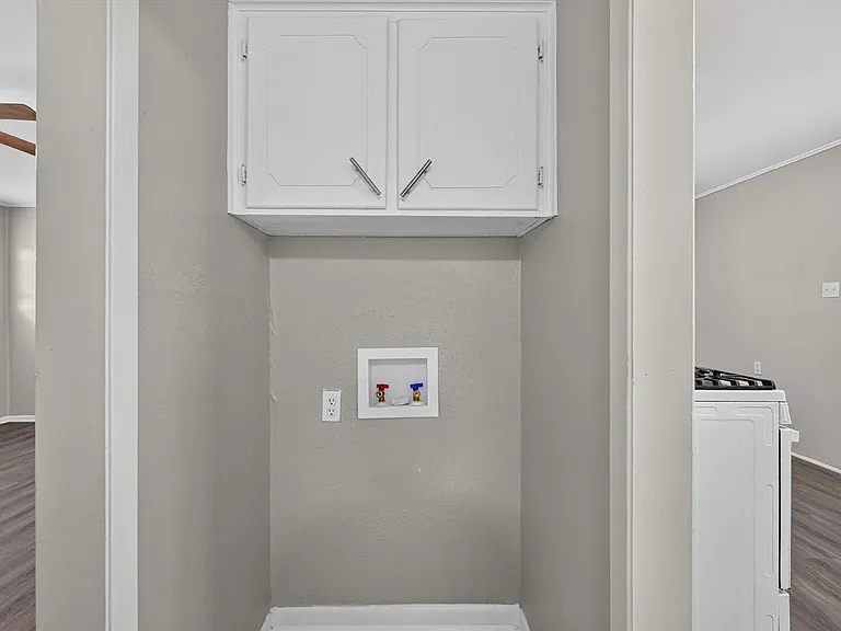 208 D St — Photo 14