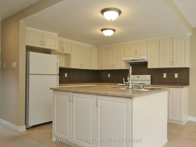 593 Clearbrook Dr — Photo 5