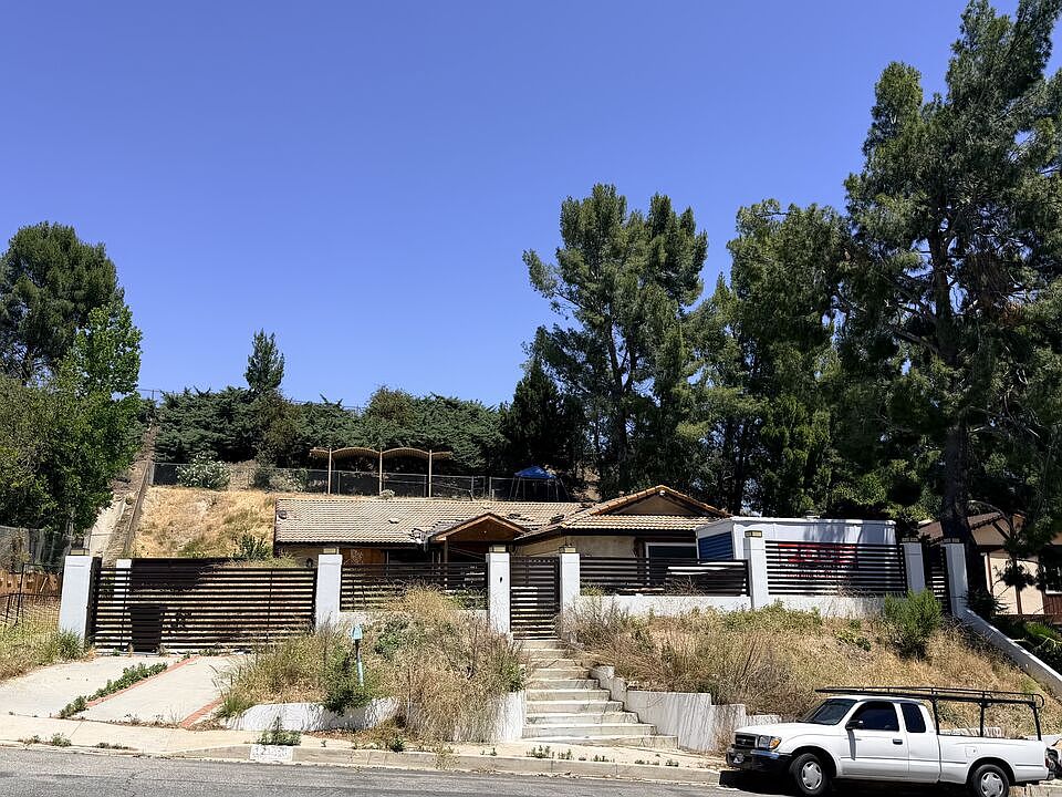 1st image of 12656 Woodley Ave