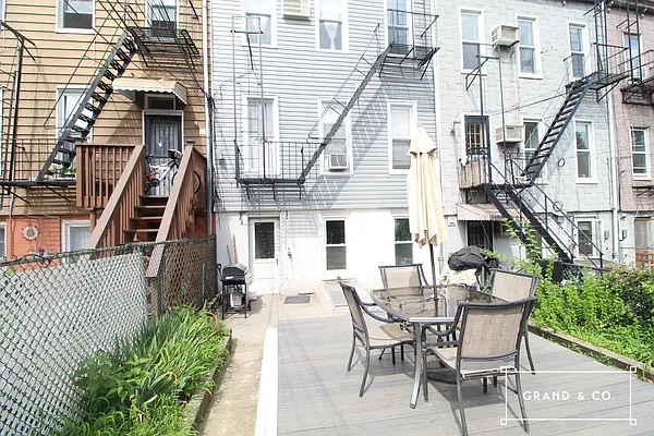 Rented by Grand & Co. | media 12