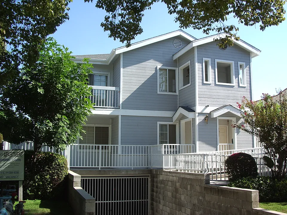 168 N Catalina Ave #202
