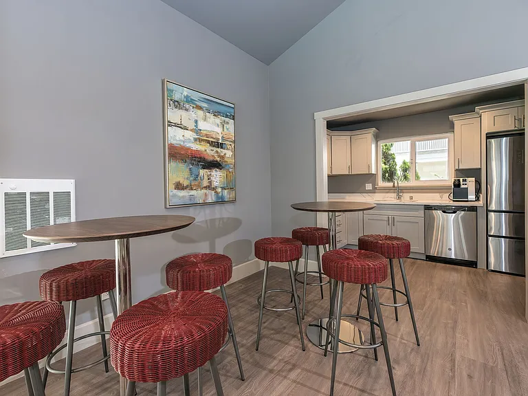 2465 Shoreline Dr — Photo 7