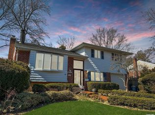7 Jane Dr, Old Bethpage, NY 11804