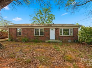 2610 20th Street Ln NE, Hickory, NC 28601