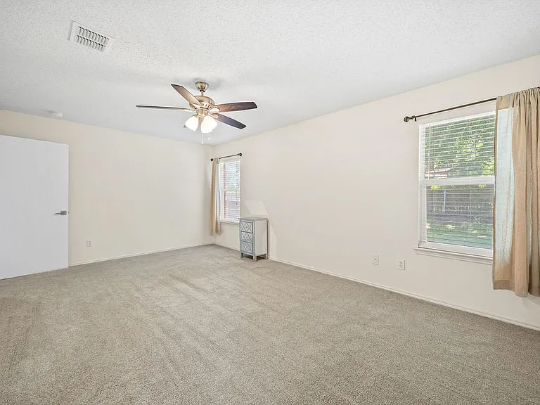 1444 Atkins St — Photo 15