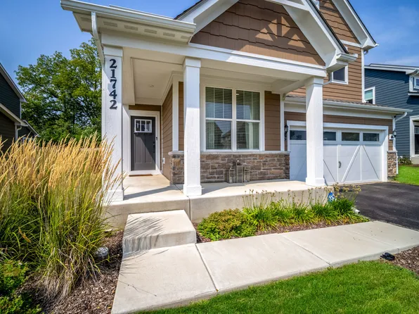 21742 Ashley St, Lake Zurich, IL 60047