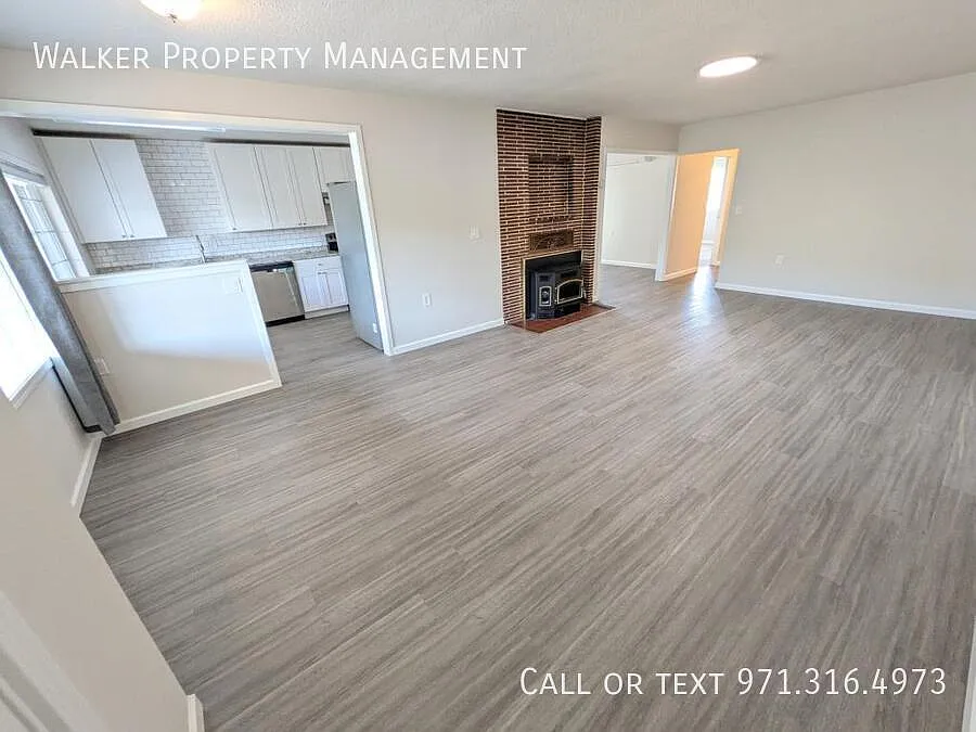 3911 NE Garden Dr — Photo 3