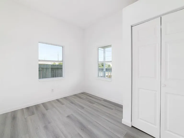 2714 Avenue L — Photo 9