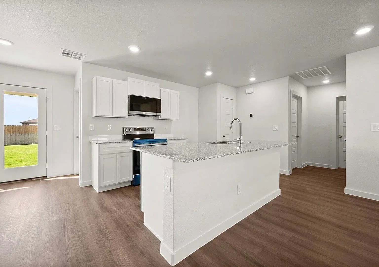 New in Matador Pointe — Photo 4