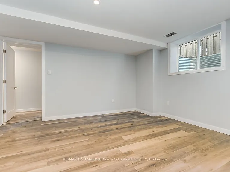 21 Saint Remy Dr #B — Photo 11