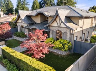 2809 Edgemont Blvd, North Vancouver, BC