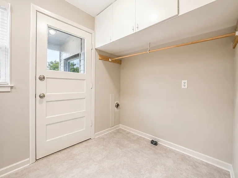 5320 S Madison Ave — Photo 8