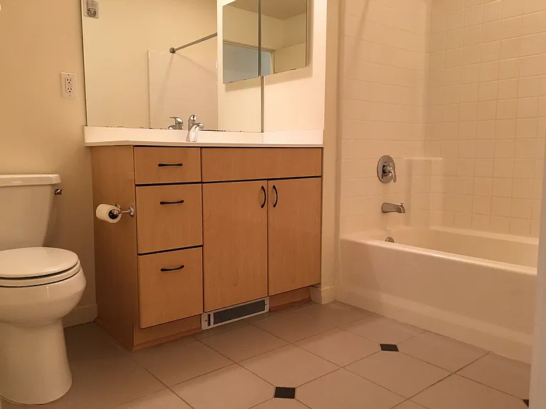 Newell Court Apartments, downtown Mercer Island — Photo 17