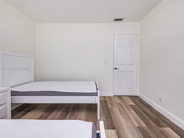 505 Heron Dr — Photo 34