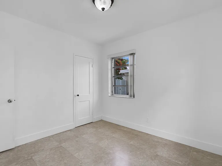 1040 SW 73rd Ct — Photo 19