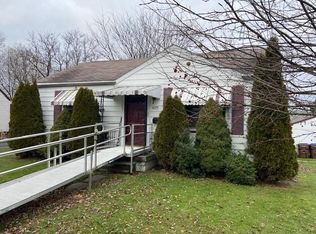 1095 Woodland Pl, Sharon, PA 16146