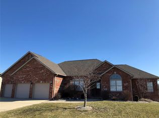 394 Golden Eye Ct, Staunton, IL