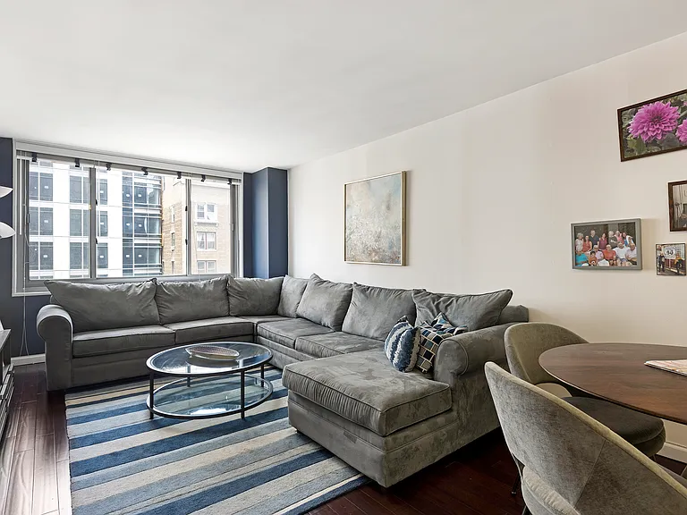 2025 Broadway #15B — Photo 3