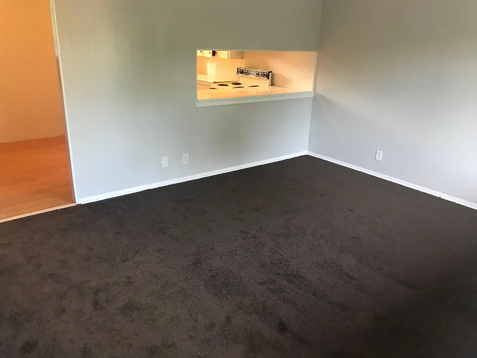 Unit B Livingroom