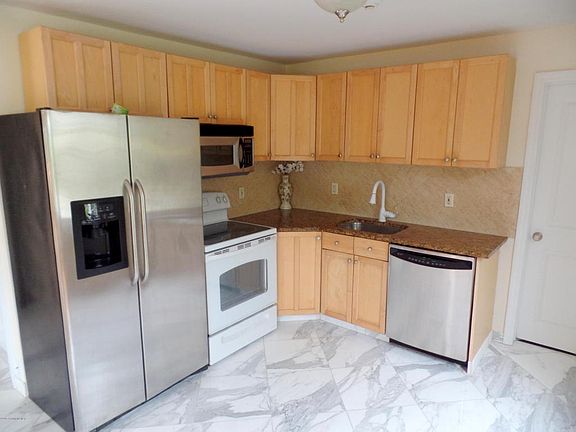 5th image of 108 Garden Ln