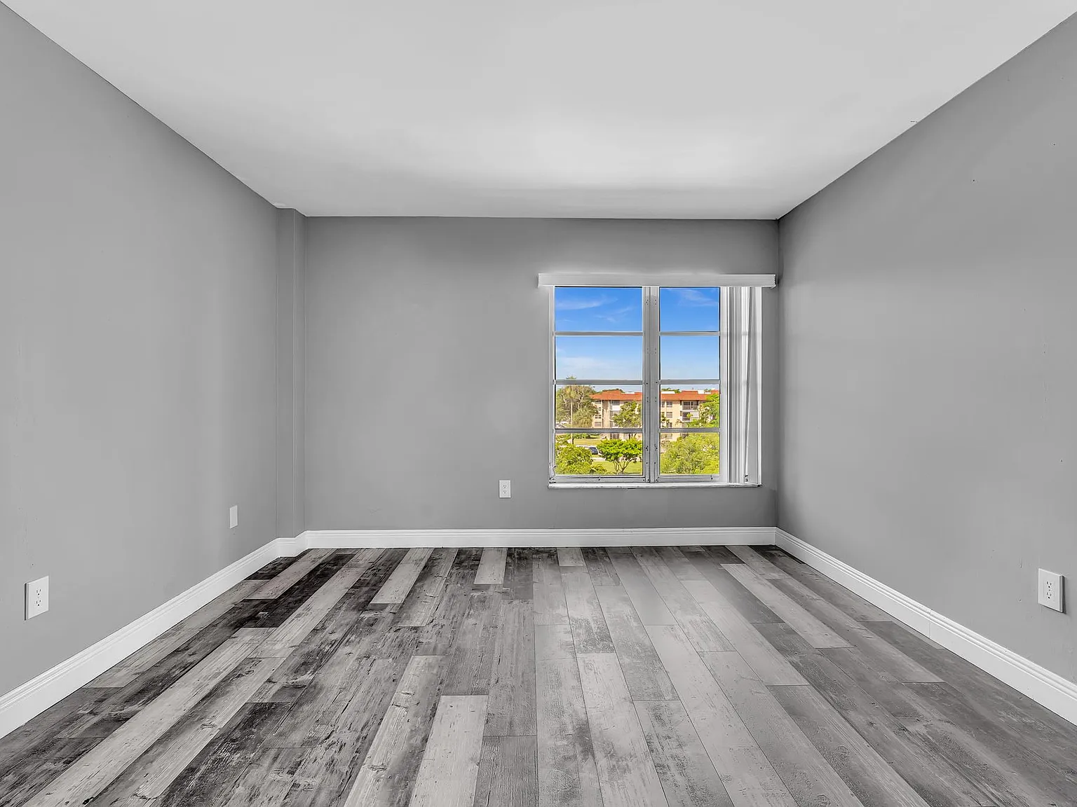 2 bed, 1050 sqft, $2,195 — Photo 3