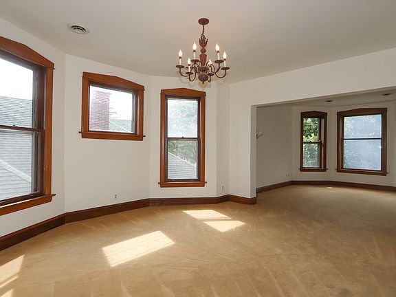 3rd image of 1138 S Grove Ave