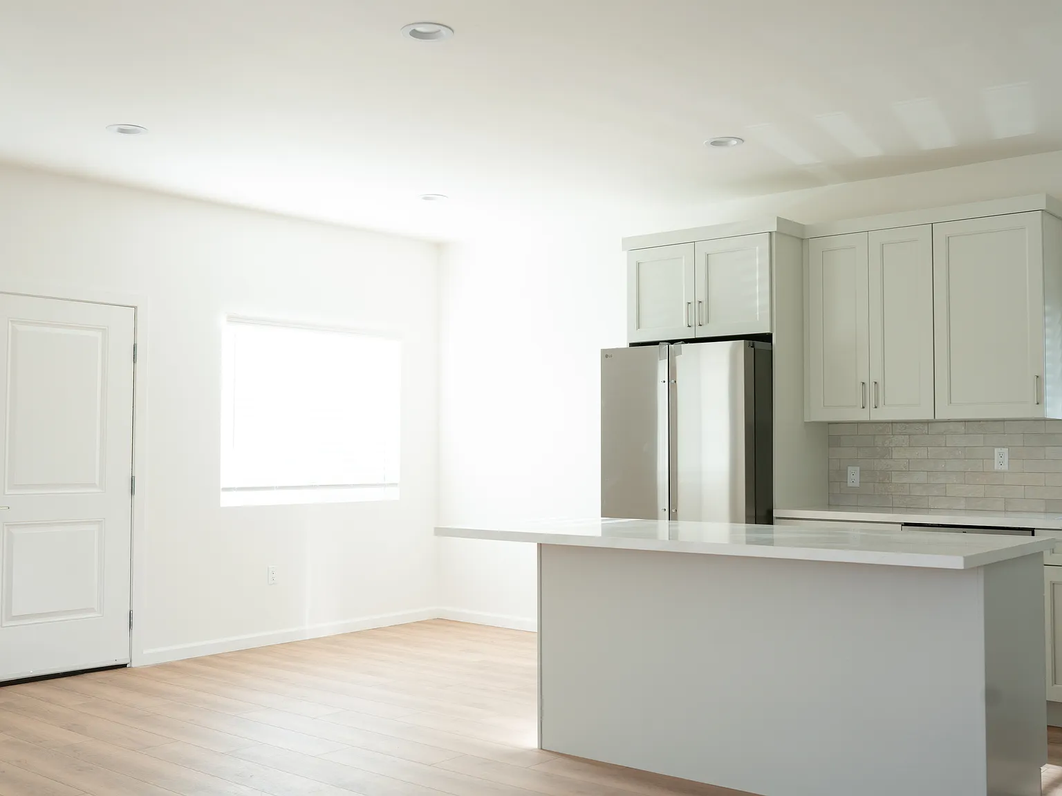 3 bed, 1360 sqft, $4,600 — Photo 3