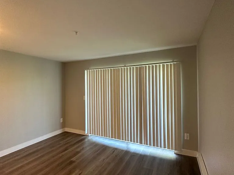 Interlake Apartments — Photo 23