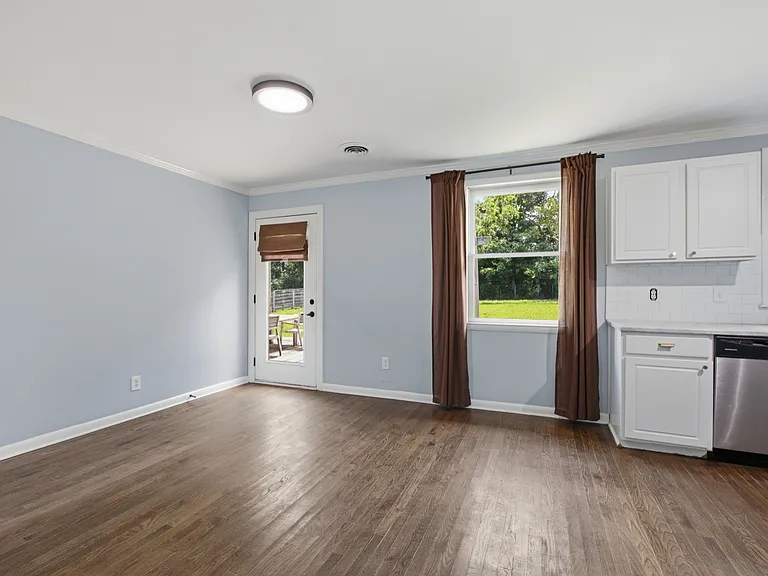 547 Harding Pl — Photo 6
