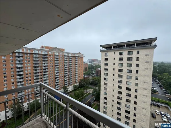 151 Prospect Ave APT 17A, Hackensack, NJ 07601