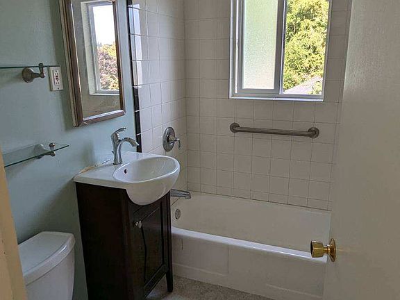 5th image of 5017 22nd Ave NE #4
