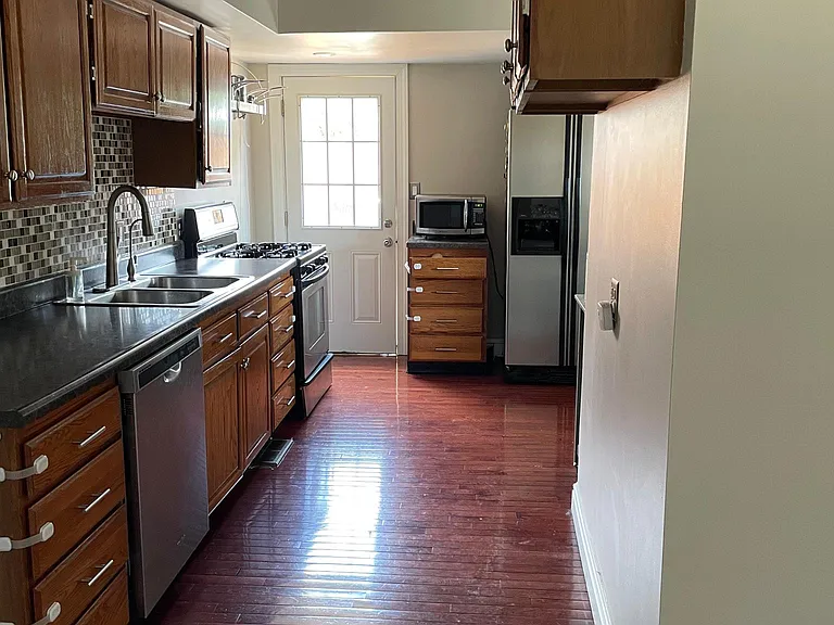 57 Albert St — Photo 8