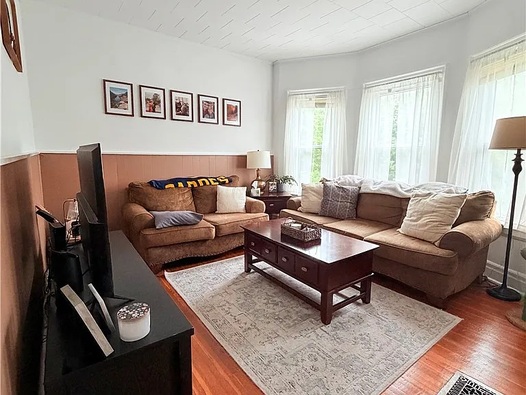 579 W Delavan Ave #2 — Photo 2