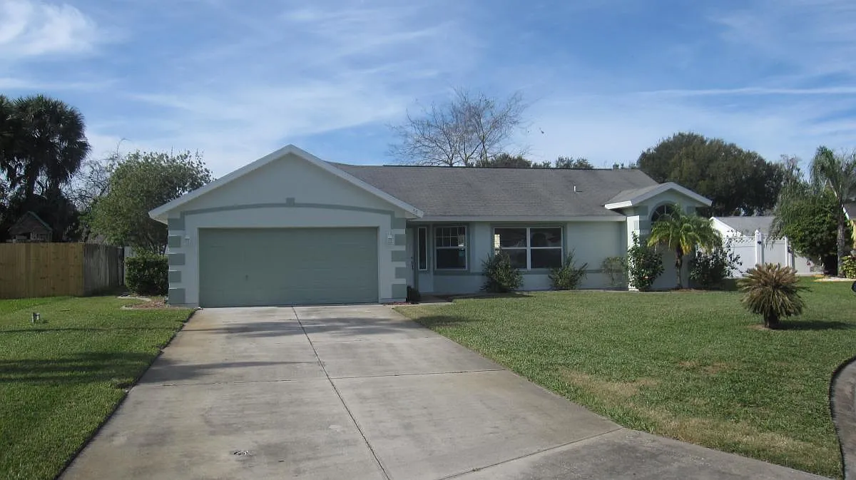 3 bed, 1556 sqft, $2,400 — Photo 1