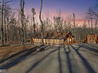 558 Hemlock Ln, Bluemont, VA 20135