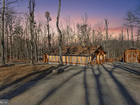 558 Hemlock Ln, Bluemont, VA 20135