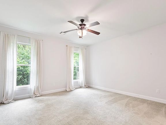4th image of 310 Sparrowhawk St
