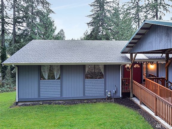 3rd image of 10918 Butte Dr SW