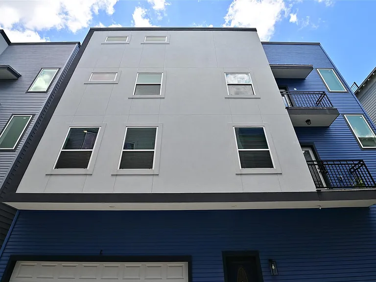 1117 W 16th St #C — Photo 2