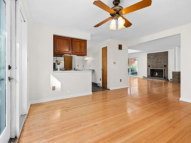 326 Cadman Dr — Photo 7