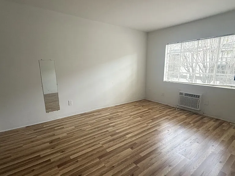 5603 Jackson St — Photo 2