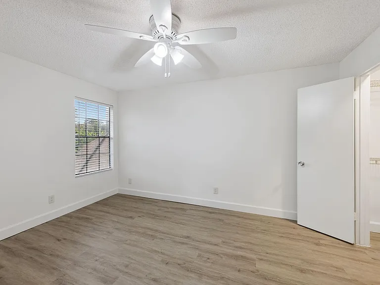 320 Black Oak Ct #204 — Photo 15