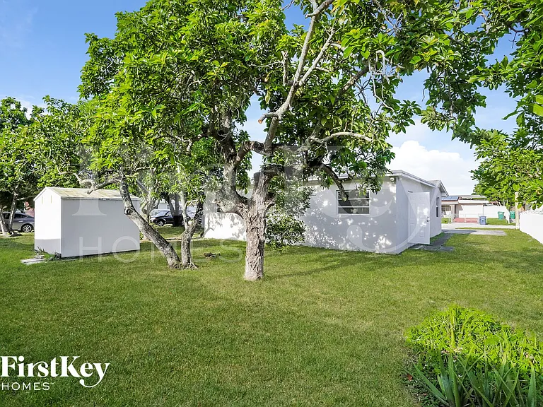 19424 NW 48th Ave — Photo 15
