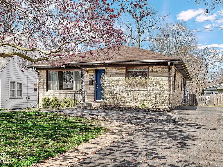 1420 Kessler Boulevard East Dr — Photo 2